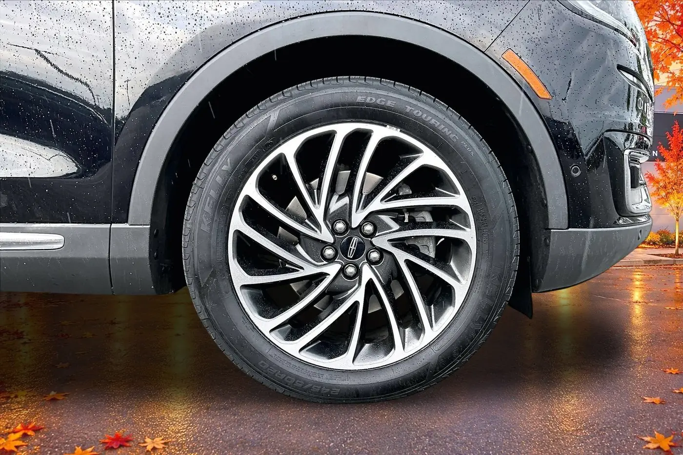 2019 Lincoln Nautilus - $21,800