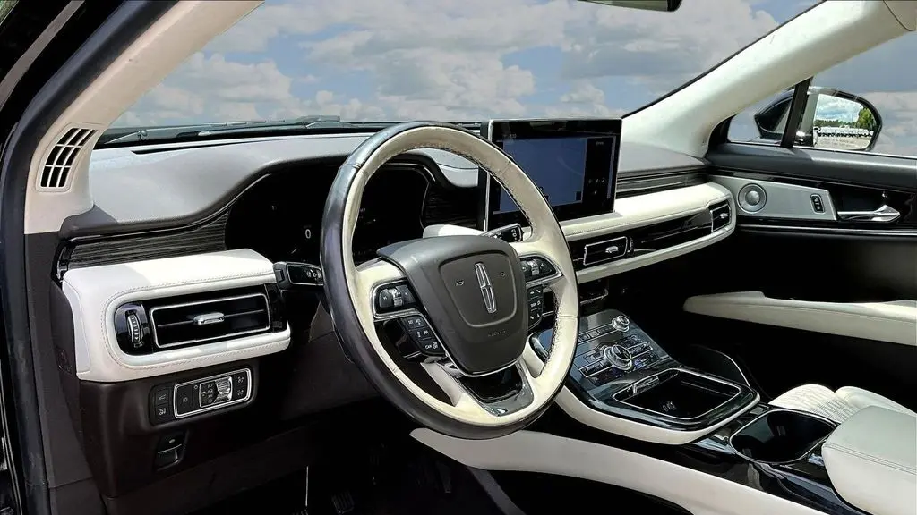 2022 Lincoln Nautilus Black Label