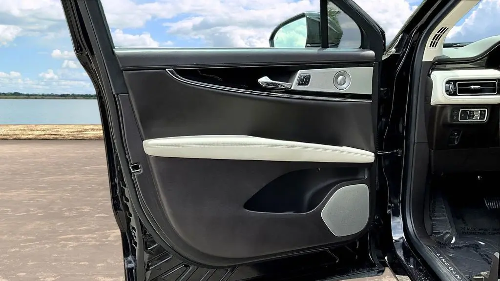 2022 Lincoln Nautilus Black Label