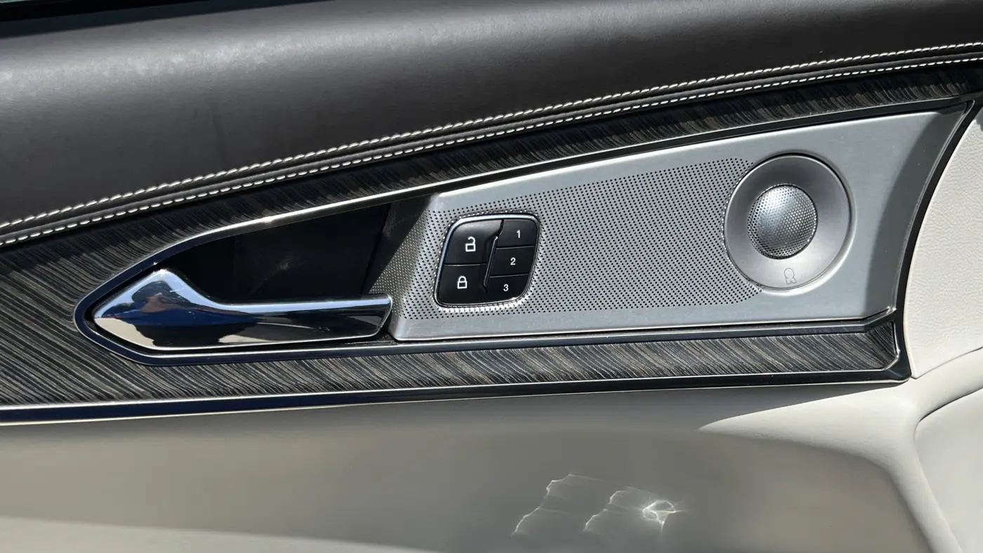 2020 Lincoln Nautilus Black Label