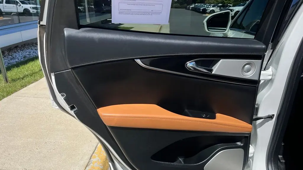 2022 Lincoln Nautilus Black Label