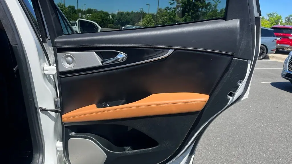 2022 Lincoln Nautilus Black Label