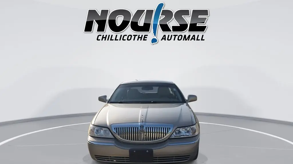 2011 Lincoln Town Car Signature Limited