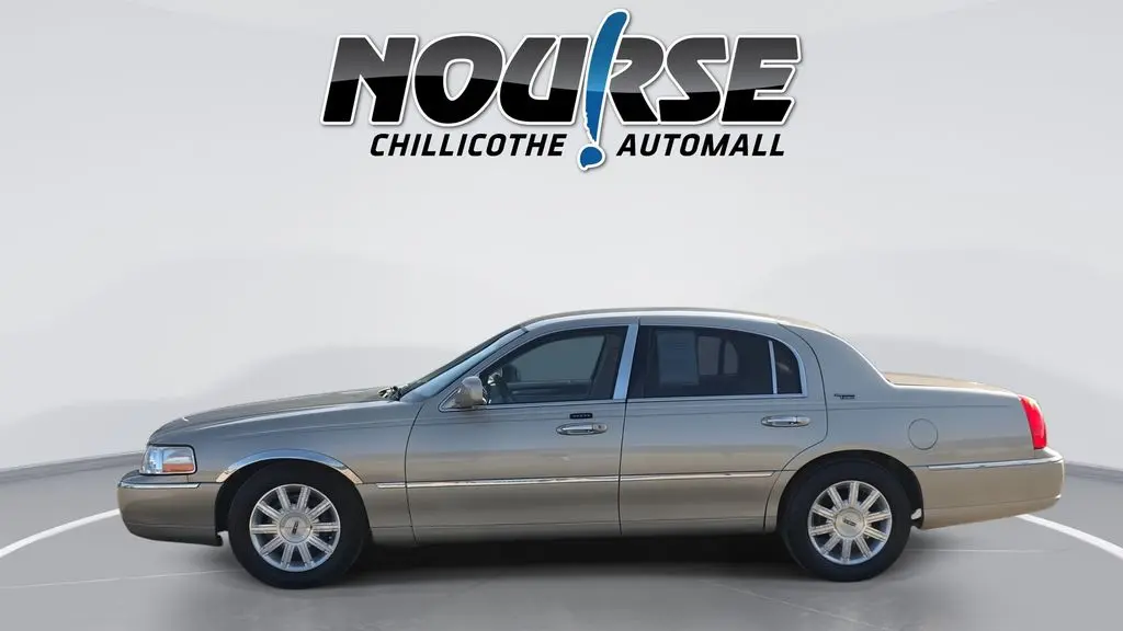 2011 Lincoln Town Car Signature Limited