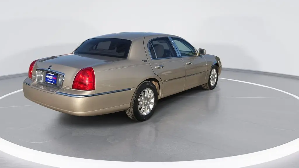 2011 Lincoln Town Car Signature Limited