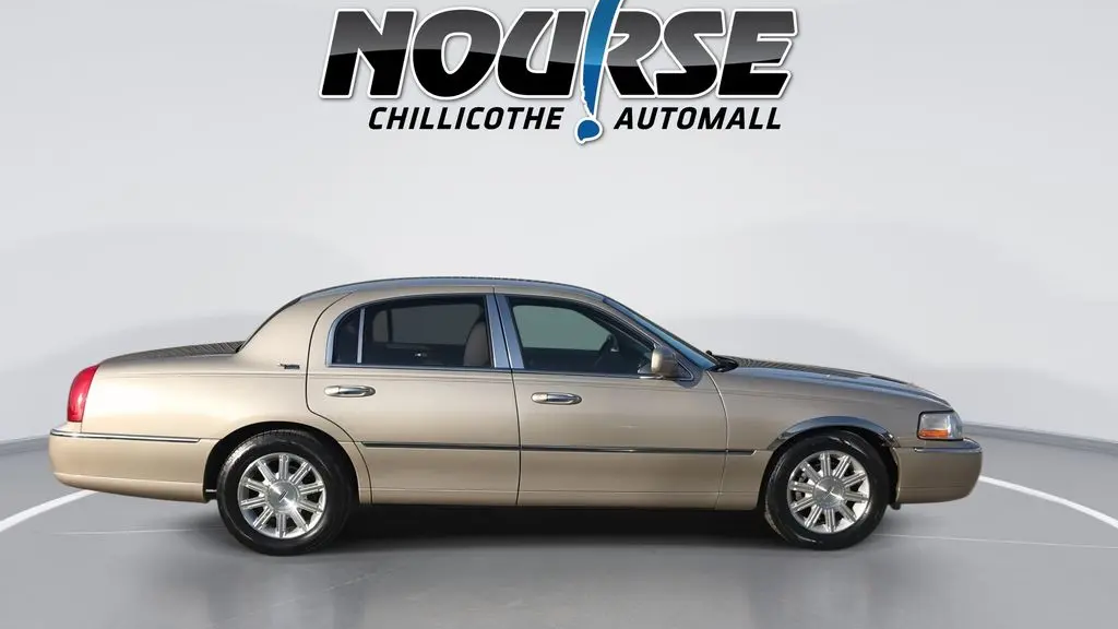 2011 Lincoln Town Car Signature Limited