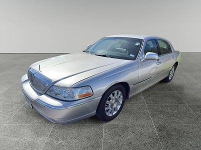 2010 Lincoln Town Car Signature Limited 4DR Sedan