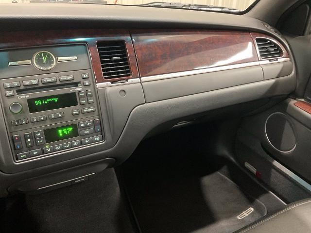 2008 Lincoln Town Car - $13,970