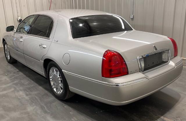 2008 Lincoln Town Car - $13,970