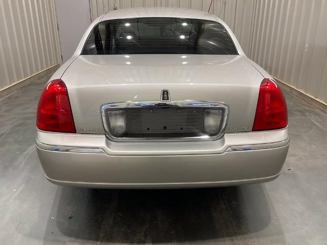 2008 Lincoln Town Car - $13,970