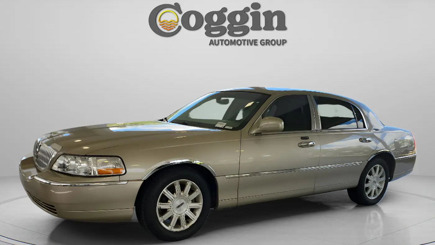 Preowned 2009 Lincoln Town Car Signature Limited for Sale