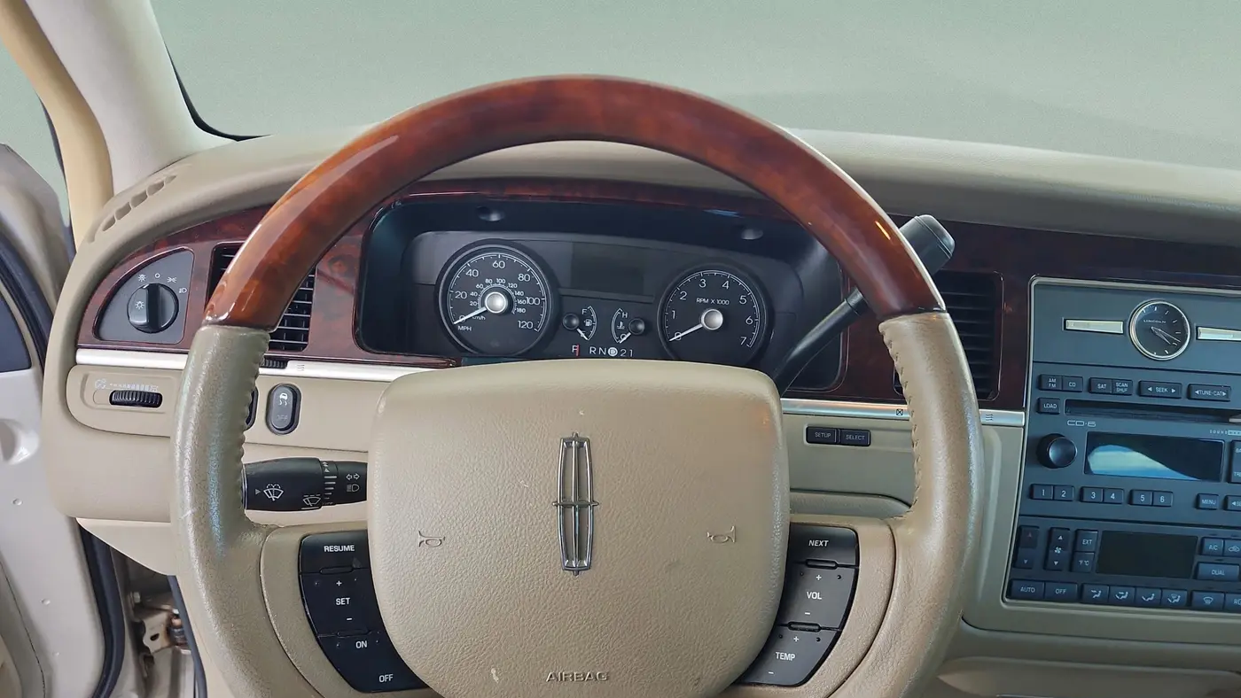 2009 Lincoln Town Car Signature Limited