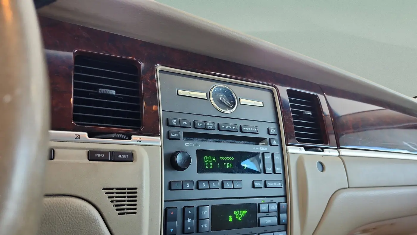 2009 Lincoln Town Car Signature Limited