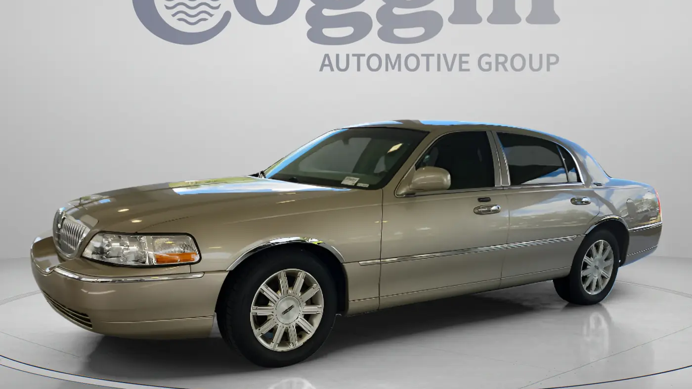 Preowned 2009 Lincoln Town Car Signature Limited for Sale