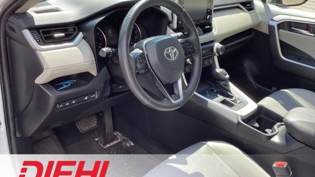 2020 Toyota RAV4 XLE Premium