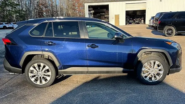 2020 Toyota RAV4 XLE Premium