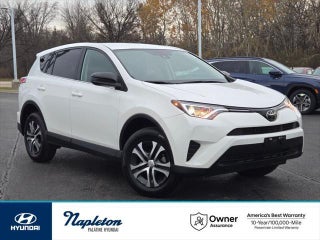2018 Toyota RAV4 with Super White Exterior