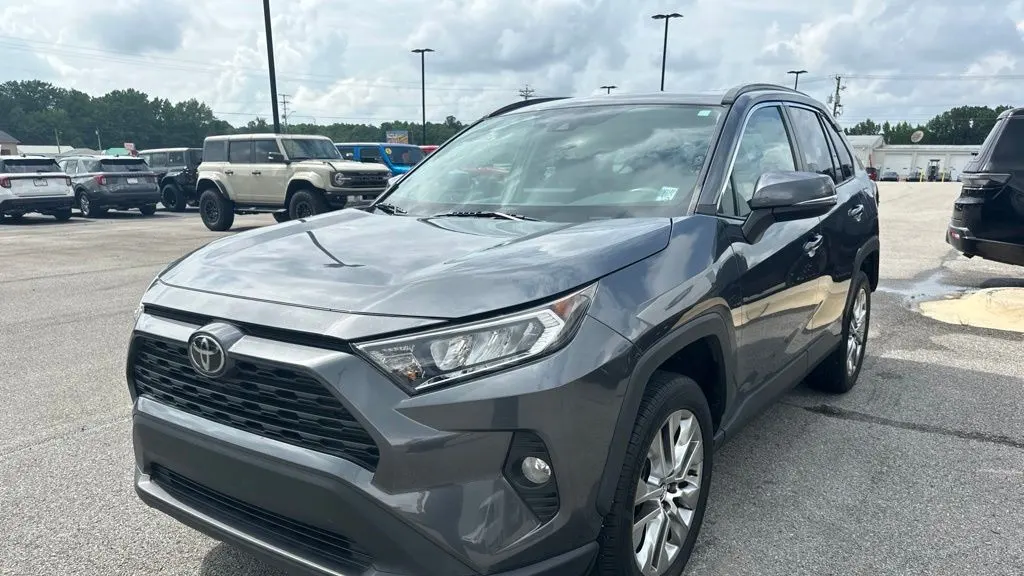 2020 Toyota RAV4 XLE Premium