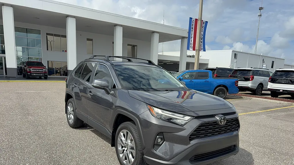 2025 Toyota RAV4 XLE Premium