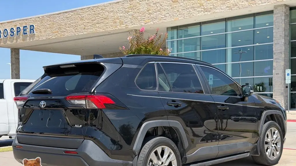 2023 Toyota RAV4 XLE Premium