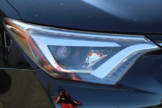 2017 Toyota RAV4 - $15,989