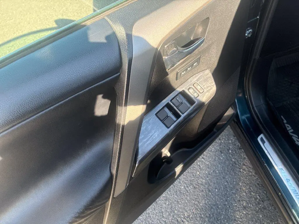2017 Toyota RAV4 - $15,900