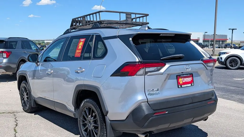 2020 Toyota RAV4 LE