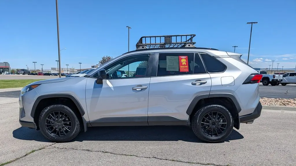 2020 Toyota RAV4 LE