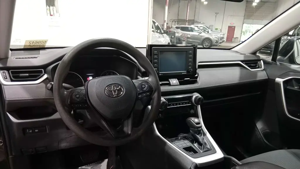 2020 Toyota RAV4 LE