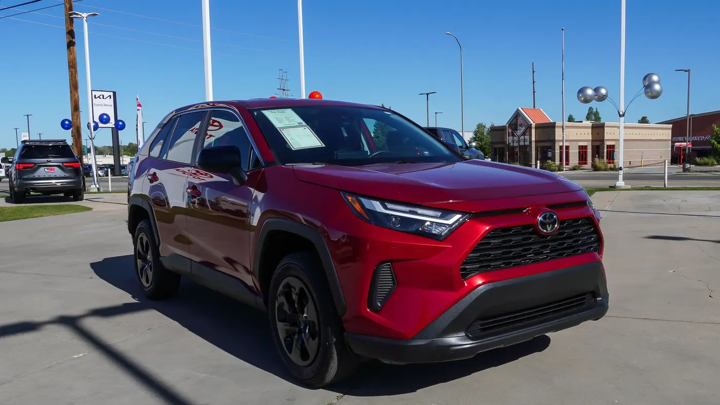 2025 Toyota RAV4 LE
