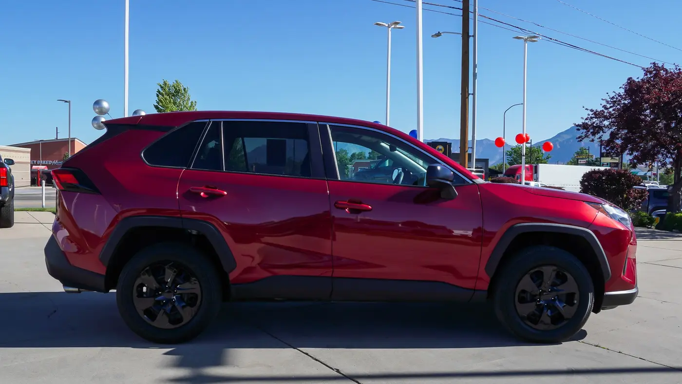 2025 Toyota RAV4 LE