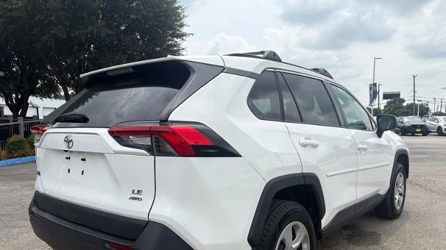 2020 Toyota RAV4 LE