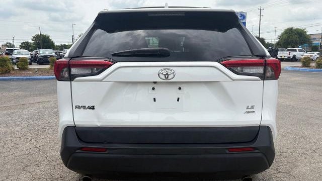 2020 Toyota RAV4 LE