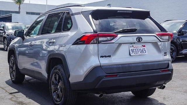 2020 Toyota RAV4 LE