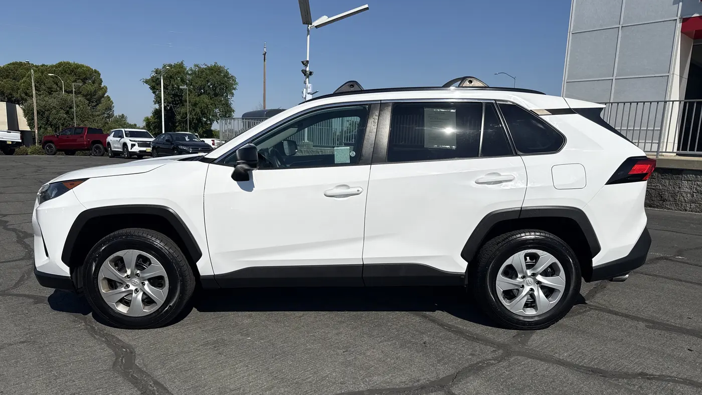 2020 Toyota RAV4 LE