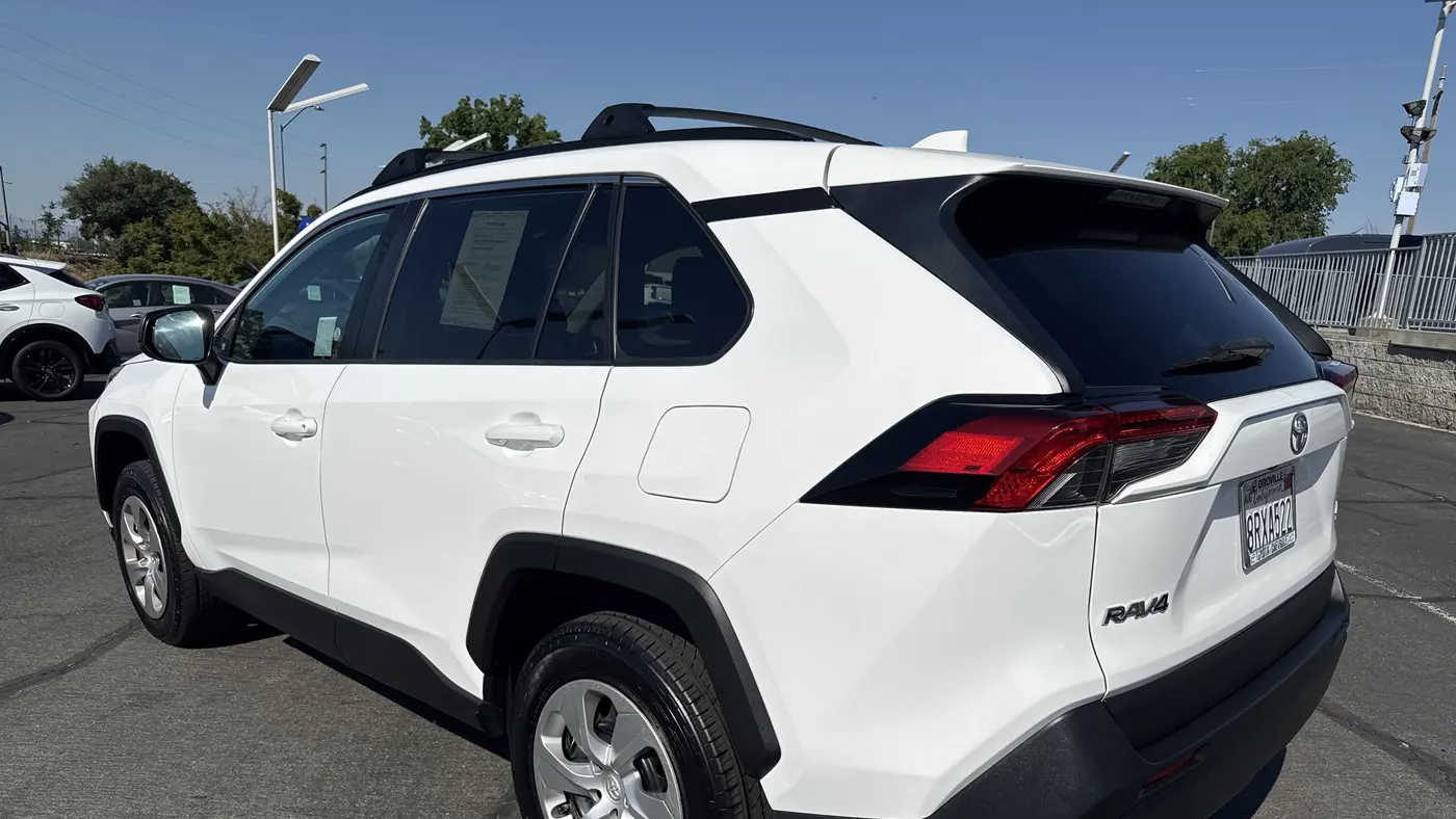 2020 Toyota RAV4 LE