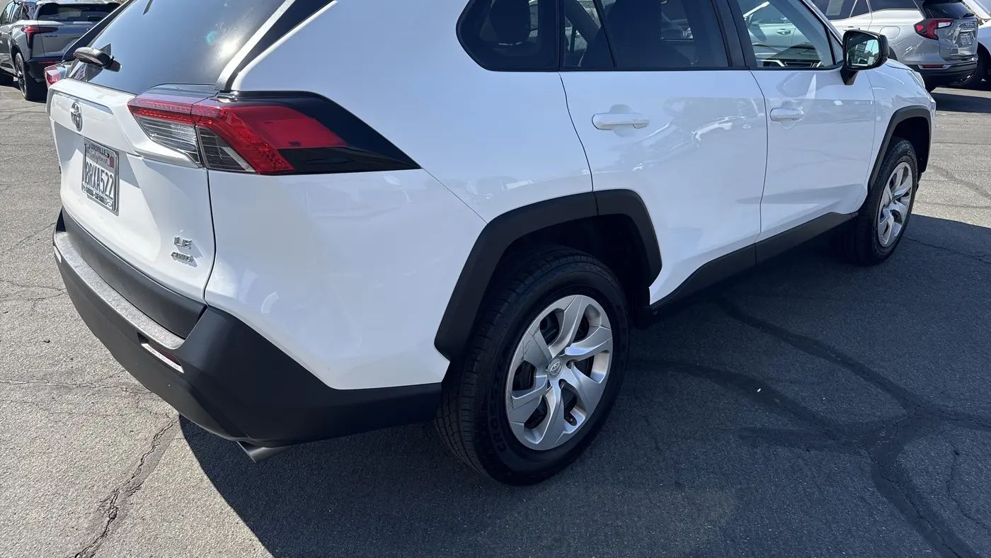 2020 Toyota RAV4 LE