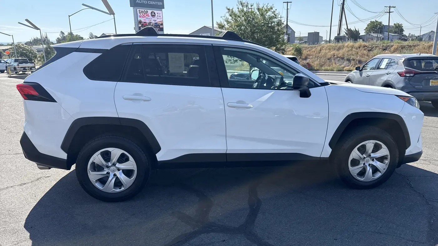 2020 Toyota RAV4 LE