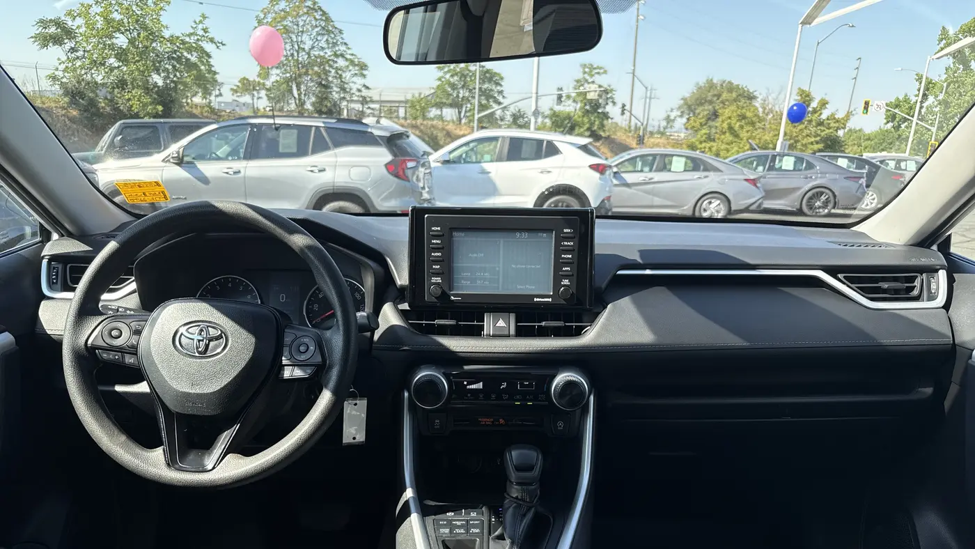 2020 Toyota RAV4 LE