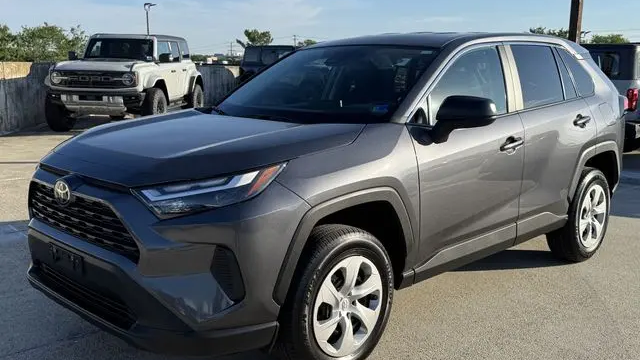 2025 Toyota RAV4 LE