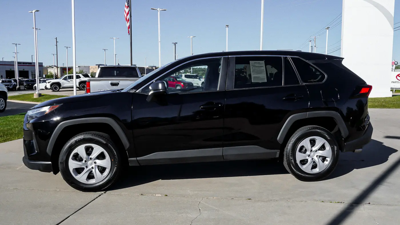 2024 Toyota RAV4 LE