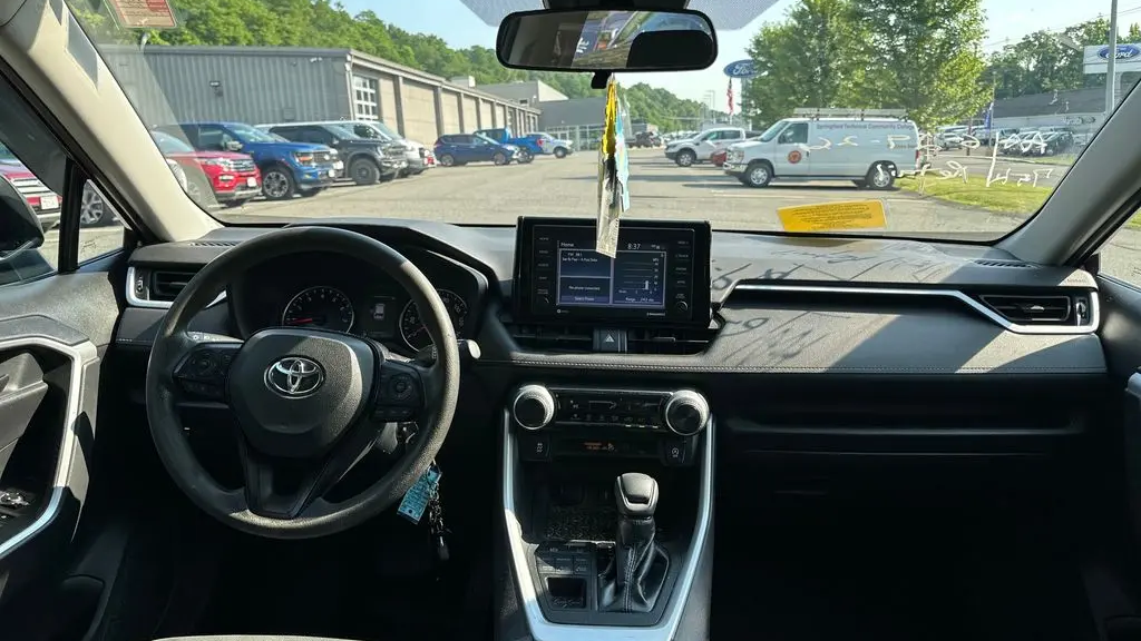 2020 Toyota RAV4 LE