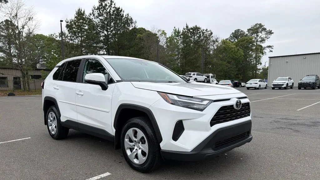 2025 Toyota RAV4 LE