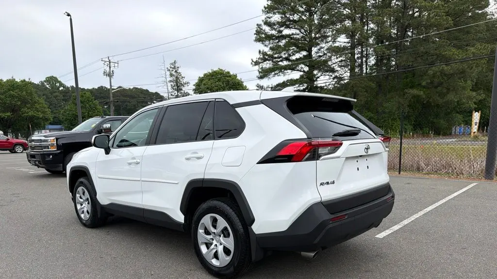 2025 Toyota RAV4 LE