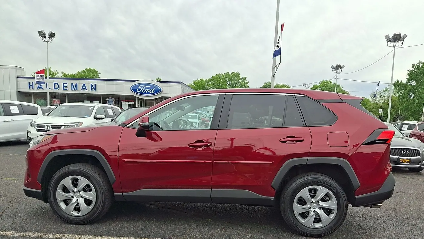 2023 Toyota RAV4 LE