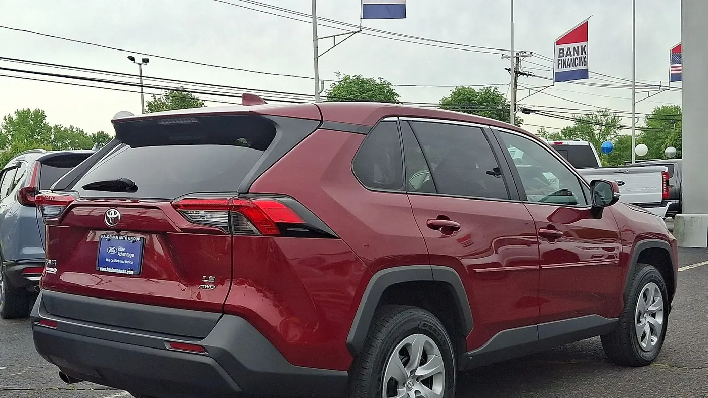 2023 Toyota RAV4 LE