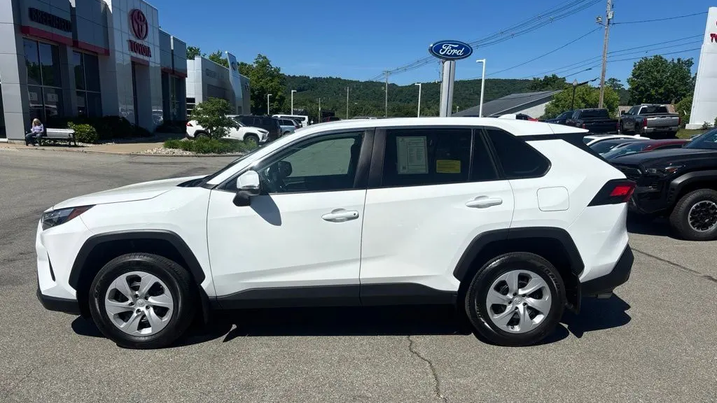 2024 Toyota RAV4 LE