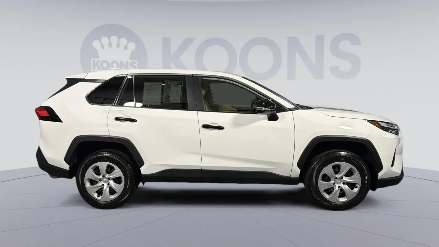 2025 Toyota RAV4 LE