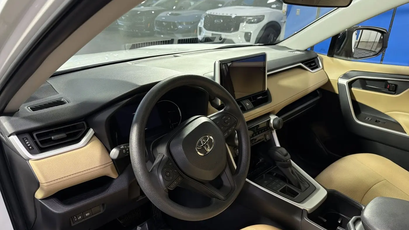 2025 Toyota RAV4 LE