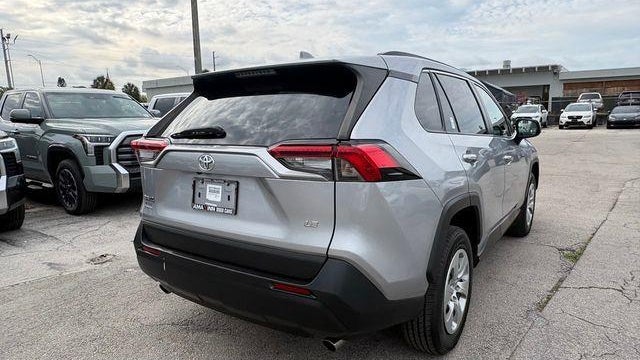 2021 Toyota RAV4 LE